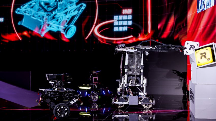 武漢工程大學(xué)大學(xué)生們帶來的機甲大師對抗比賽。主辦方供圖